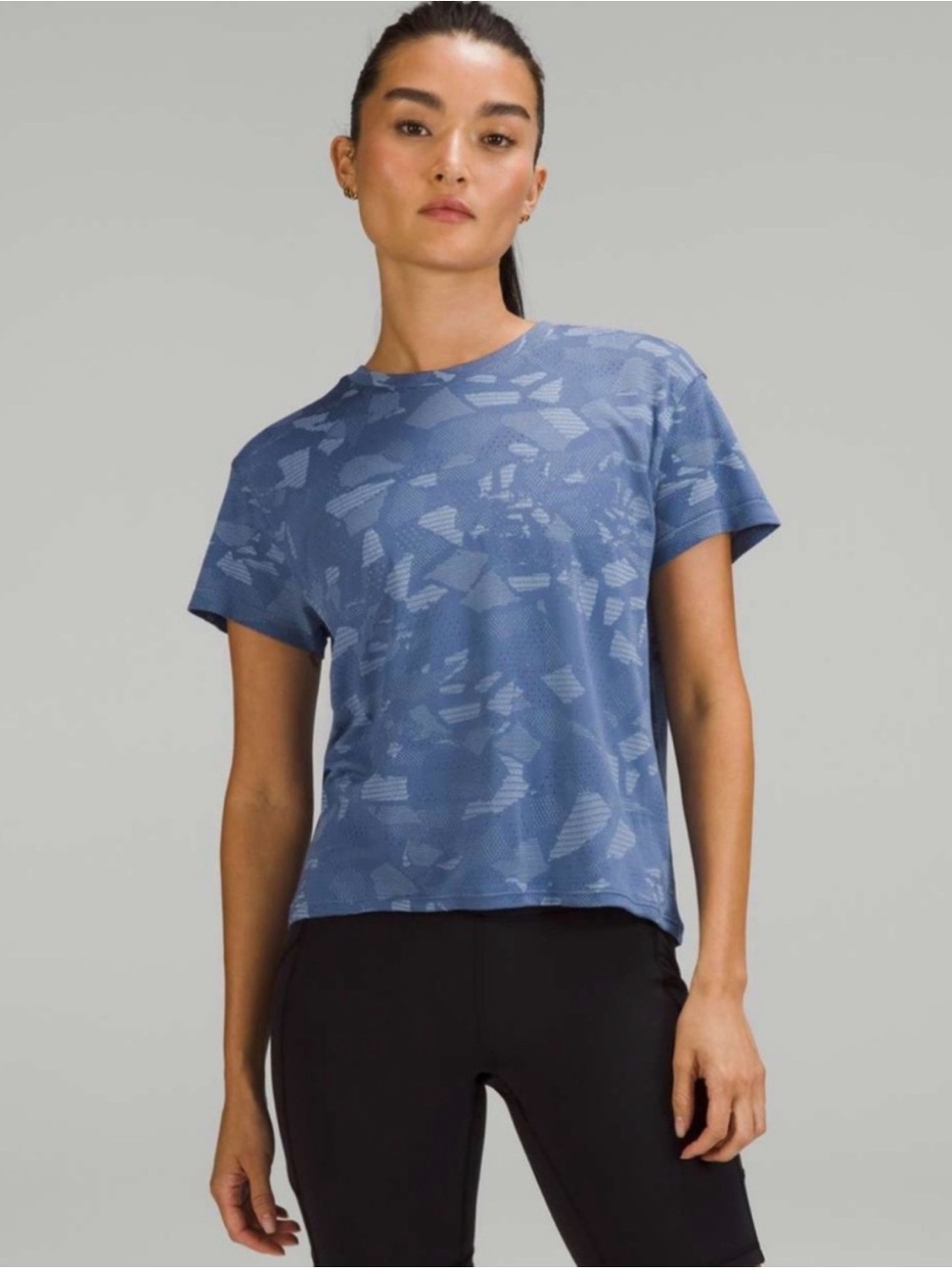 Train to Be Short Sleeve Shirt
Mosaic Water Drop/Blue Linen
